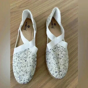 Kinetic Energy Slip on Women’s Shoes, super comfortable, light New.  Size 10